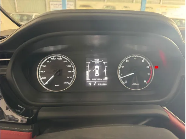 Car image 10