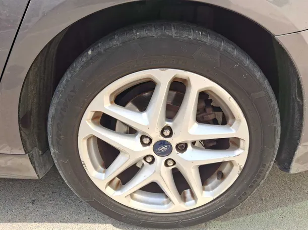 Car image 9