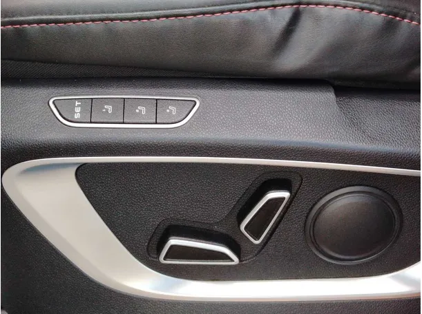 Car image 27