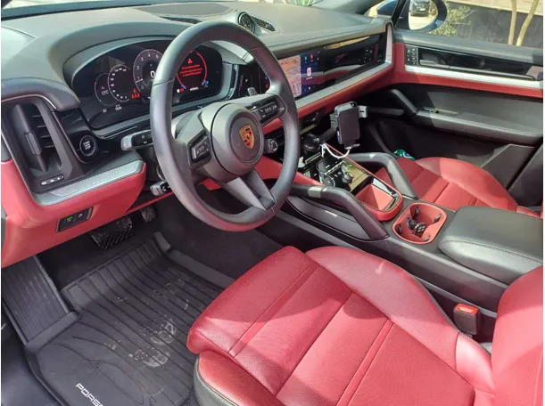Car image 12