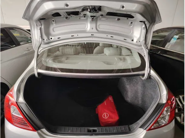 Car image 25