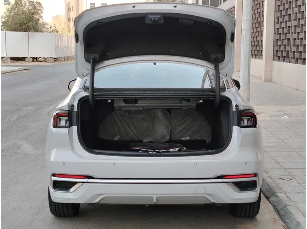 Car image 27