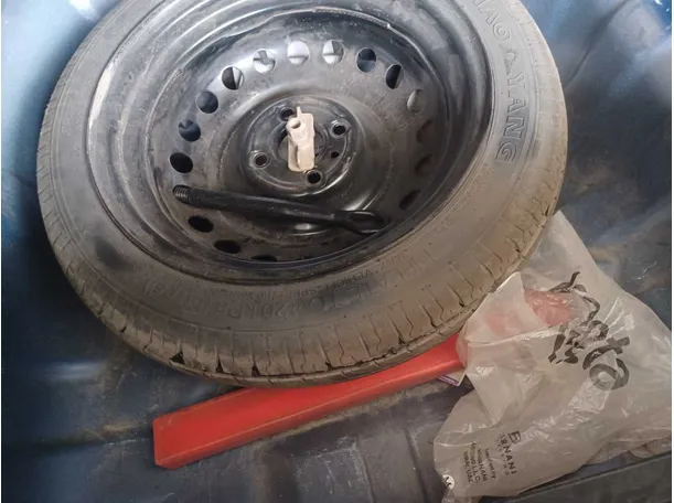 Car image 16