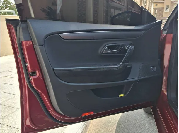 Car image 10