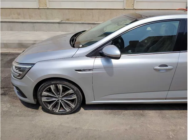 Car image 9