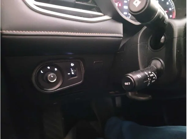 Car image 35