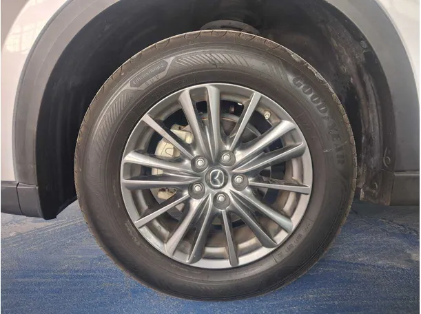 Car image 9