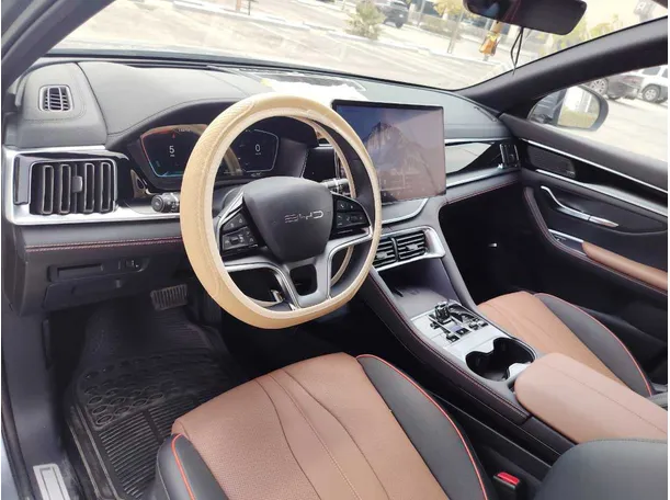 Car image 13