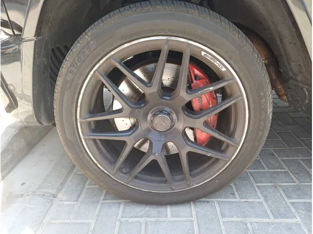 Car image 9