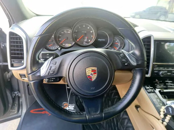 Car image 26