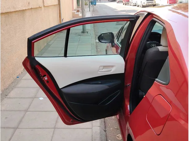 Car image 14