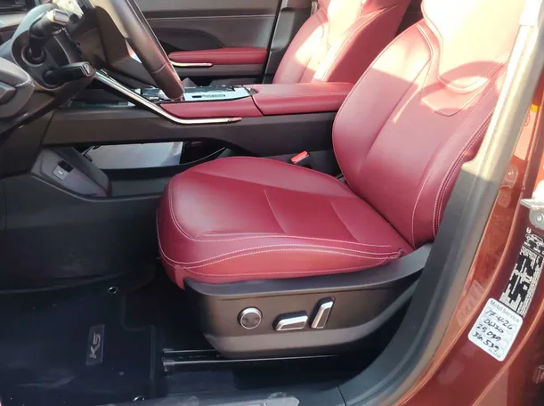 Car image 11