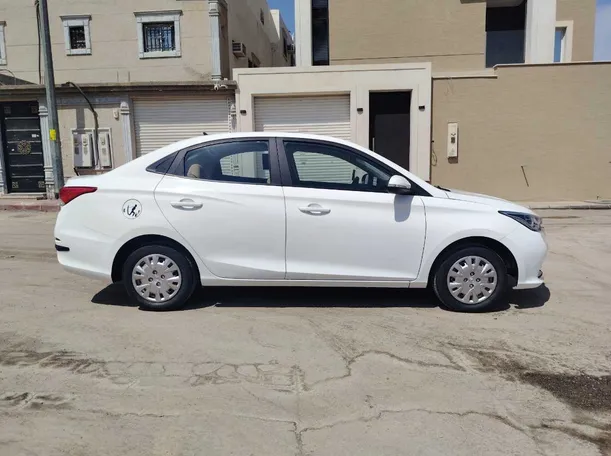Car image 4