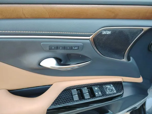 Car image 46