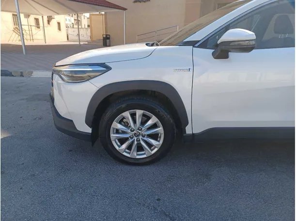Car image 9