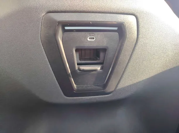 Car image 29