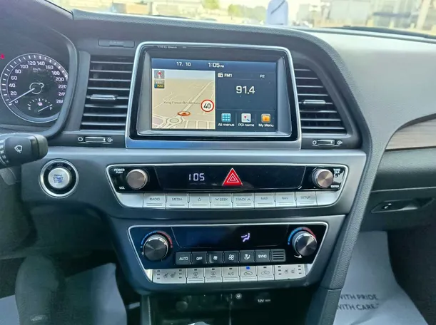 Car image 25