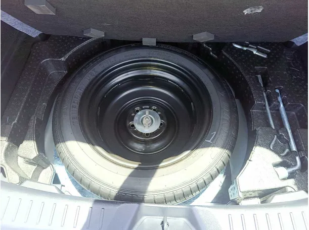 Car image 32