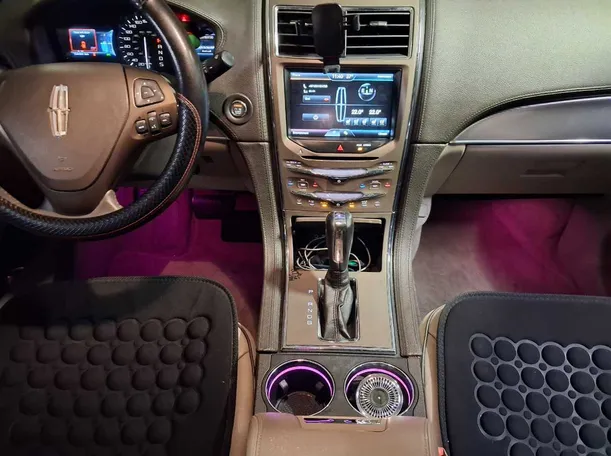 Car image 17