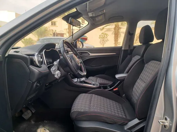 Car image 12