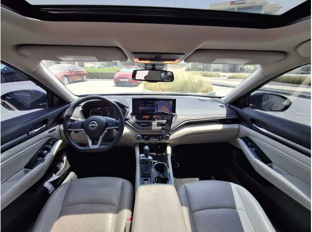 Car image 17