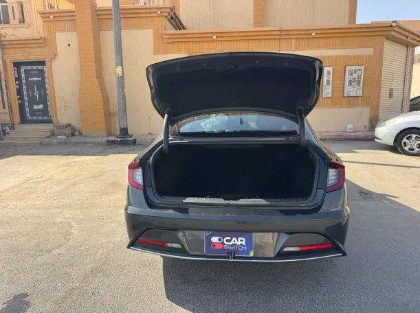 Car image 20