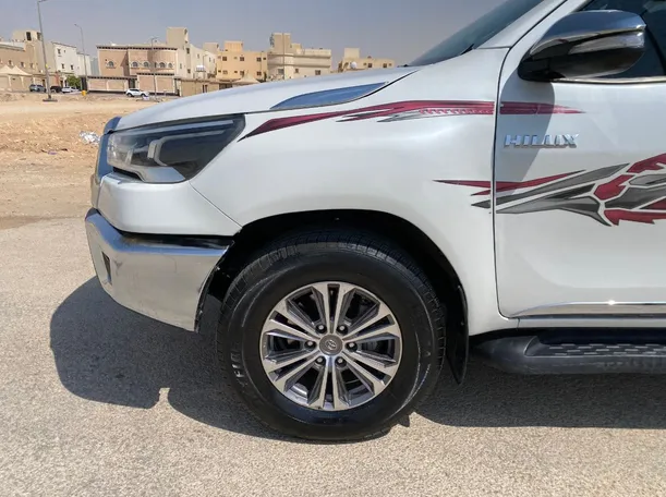 Car image 9
