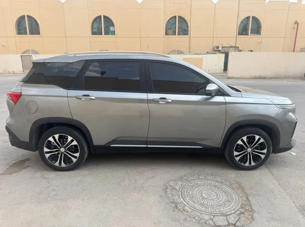 Car image 4
