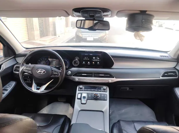 Car image 15