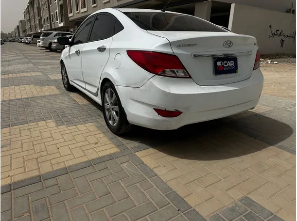 Car image 7