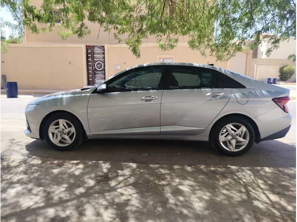 Car image 8