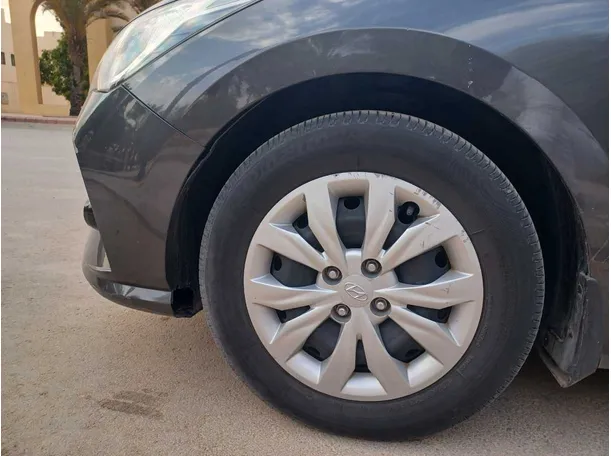Car image 10
