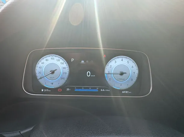 Car image 14