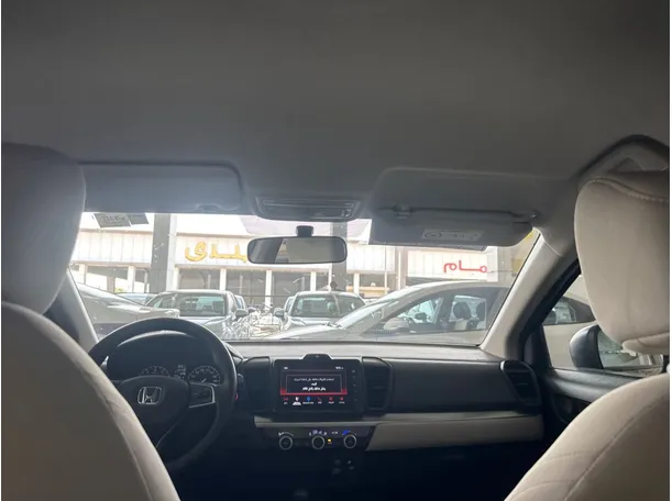 Car image 15