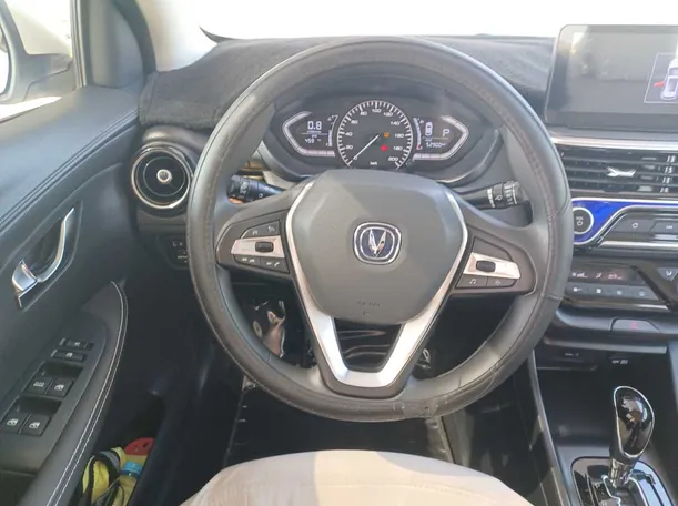 Car image 16