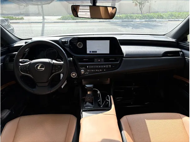 Car image 18