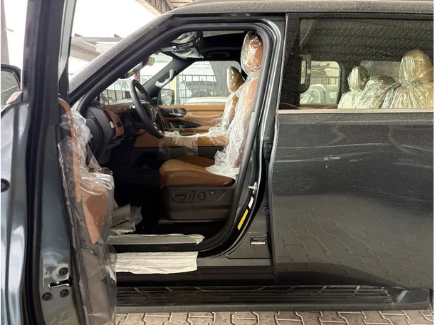Car image 8