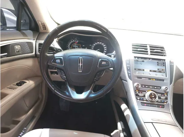 Car image 16