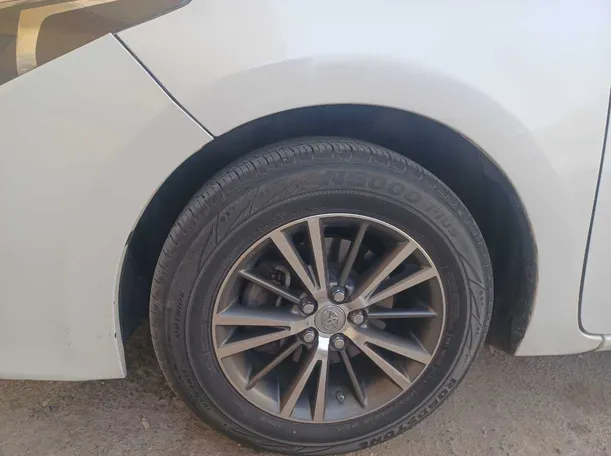 Car image 9