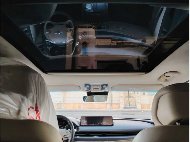Car image 19