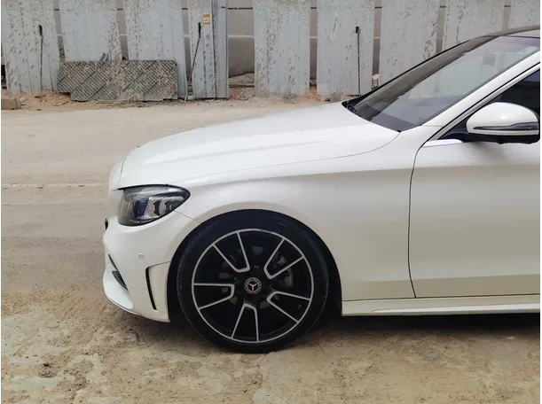 Car image 9