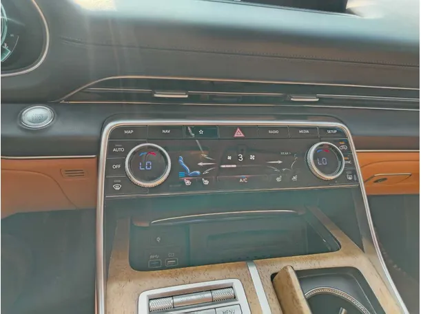 Car image 25