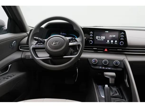 Car image 15
