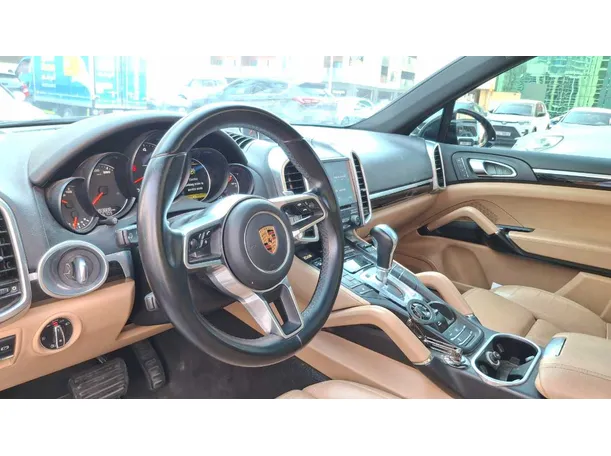 Car image 11