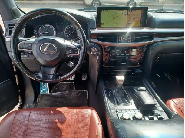 Car image 16