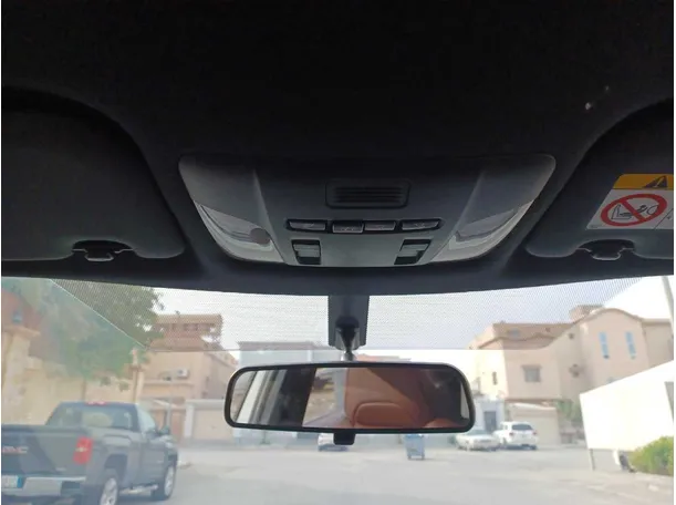 Car image 20