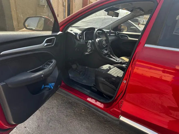 Car image 11
