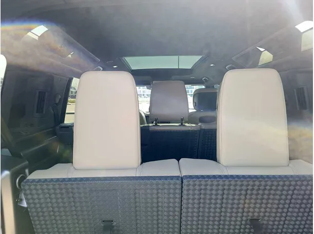 Car image 37