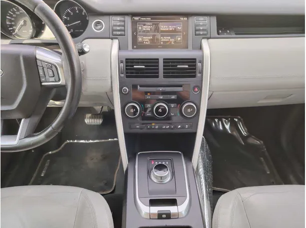 Car image 18
