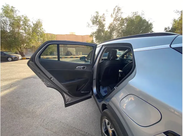 Car image 12